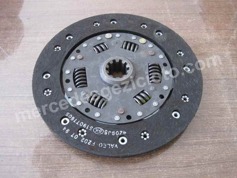 DEBRİYAJ BALATASI 4SİL 115/123 BENZİNLİ 215mm DEBRİYAJ BALATASI 4SİL 115/123 BENZİNLİ 215mm